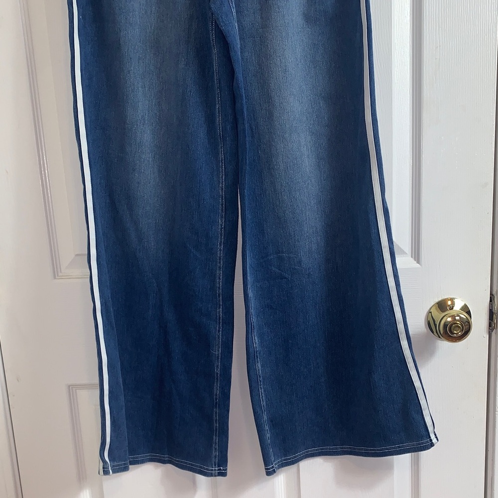 NWOT HALARA Flex High Waisted Blue Flare & Wide Leg Jeans - Picture 4 of 10